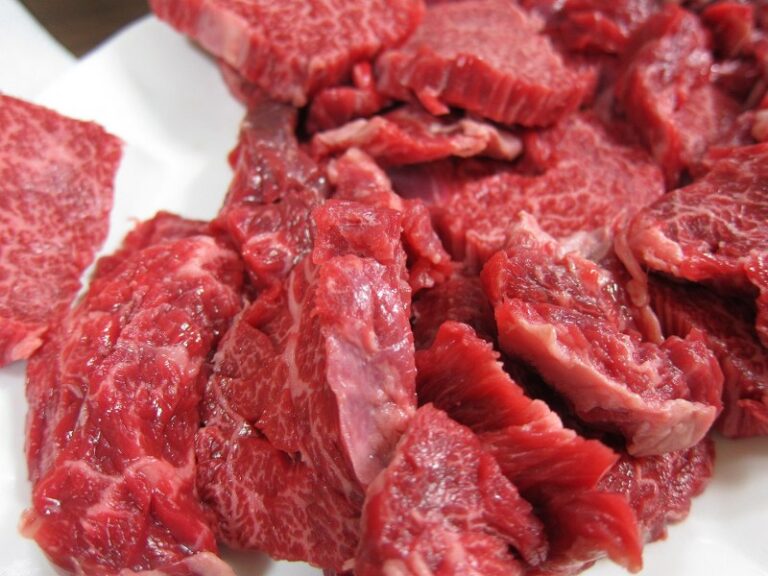 Sognare carne cruda: significati e interpretazioni